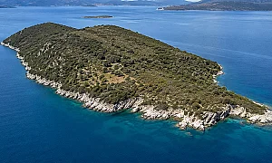 Продават гръцки остров на цената на апартамент в "Дружба". Има ли уловка?