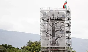 Махат скелето на паметника на Съветската армия