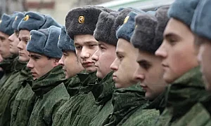 Русия принуждава работодателите да изпращат по двама работници на фронта