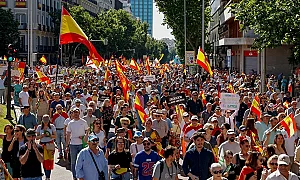 Мащабни протести в Мадрид – искат оставката на премиера заради корупционни скандали