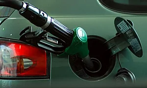 ЕК подкрепи намаляването на акцизите на горивата заради високите цени