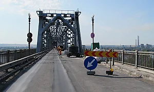 24 часа без камиони, 12 часа без коли: Спират движението по Дунав мост при Русе