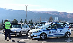 Тапа на АМ „Хемус“ към София заради самокатастрофирал камион