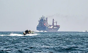 Великобритания заяви, че няма да участва в блокада на Ормузкия проток