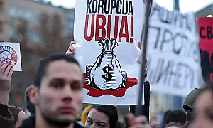 Сърбия отива на предсрочни избори на 25 октомври след месеци на протести
