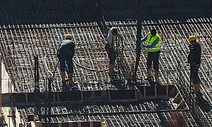 Дефицитът на кадри в България: Демографска криза или срив на остарелия бизнес модел?