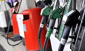 WSJ: Болката на бензиностанциите трябва да удари икономиката, а не да вдига лихвите