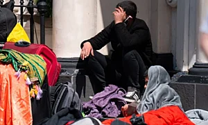 BBC с разкрития: За да останат във Великобритания мигранти се правят на жертви на домашно насилие