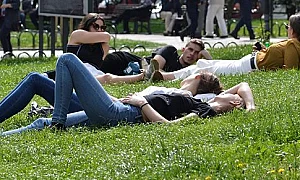 Половината от младите в България не работят