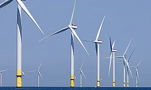 Заобиколени от вятърни паркове, но без работа: Реалността на „зелената революция“ в Англия