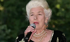 Абсурдно – изписаха голямата певица Янка Рупкина в кома