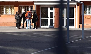 Евакуации и закъснения: Вълна от заплахи за бомби в училища и градини в цялата страна