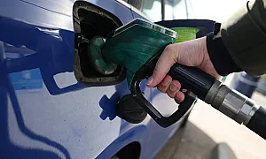 Цените на горивата в България продължават да вървят надолу