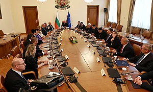 „Маркет Линкс“: Спад на доверието в кабинета и в премиера Радев
