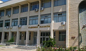 Лавина от сигнали за бомби затвори Съдебни палати в страната