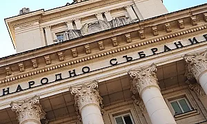 Парламентът ще гласува отпадането на ковид добавката и Закона за водите