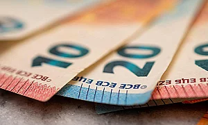 Средният осигурителен доход за февруари 2026 година е 1005,28 евро, съобщава НОИ