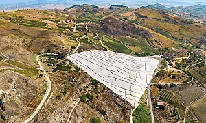 Съвременният Помпей: Град, погребан под бетон в Сицилия