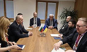 Премиерът Радев разговаря със Зеленски за енергийната сигурност и производството на дронове