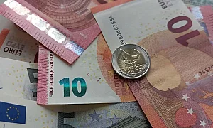 Кабинетът замразява минималната заплата до 2028 г., иикономисти одобряват