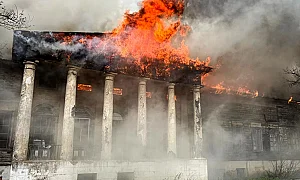 Оцеляла световните войни, унищожена сега: Русия разруши историческа сграда в Харков