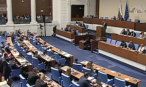 Донев срещу опозицията: „Смел бюджет“ или „начало на криза“?