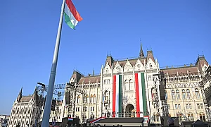 Унгария гласува днес, изборите имат силно международно значение