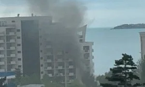 Пожар в хотел в Слънчев бряг, евакуират хора от сградата
