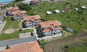 Нов скандал край морето: Собственици на имоти в комплекс до Царево без вода и достъп