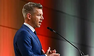 Новият унгарски парламент ще заработи от май, Мадяр поиска оставката на президента