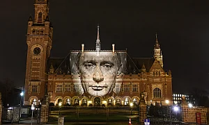 Как България попадна в една линия с Унгария и Словакия по казуса „Путин“?