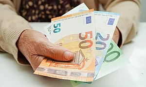 Започва изплащането на пенсиите и великденските добавки