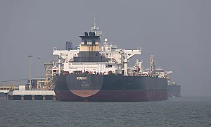 Разведряването в Ормузкия проток срина цените на петрола