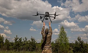 Европа трябва да промени отбраната си: Евтини дронове срещу скъпи ракети
