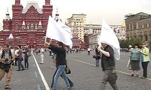 Бяло знаме над Кремъл: Путин говори за победа, както Хитлер, преди да падне Берлин