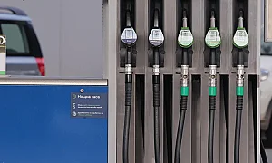 Цената на дизела в България падна до тримесечно дъно, бензинът също върви надолу