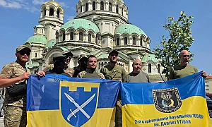 17 високопроходими автомобила за украинската армия – дарение от руснаци в България