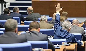 Новият дълг от 3,8 млрд. евро мина на първо четене и в пленарна зала