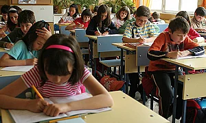 Над 53 500 ученици се явиха на НВО по БЕЛ, МОН публикува ключа