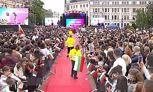 София е Дара: Хиляди посрещнаха победителката в „Евровизия“ в столицата
