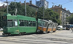 Нов трамваен сблъсък блокира движението в района на бул. „К. Величков“ в София