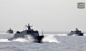 Проток под обсада: Китай изстреля ракети край Тайван