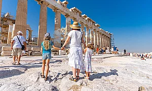 Атина не може да бъде гигантски хотел: Гръцката столица влиза в битка със свръхтуризма