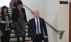 Донев обяви бюджет на ограниченията и "рязане" на администрацията