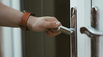 Как да инсталирате сами своя нов парктроник?