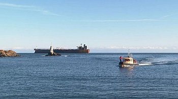 Танкерът „Кайрос“ ще бъде изтеглен до Бургаския залив