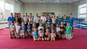 Кметът Пенчо Милков награди шампионите по скокове на батут от Спортен клуб „Имидж“