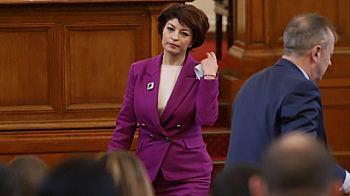 Напрежение в парламента след декларация на ГЕРБ, изключиха микрофона на Атанасова