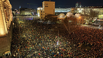 Хиляди протестираха в цялата страна. Напрежение и прекъсване на тока в София