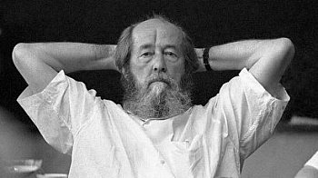 Солженицин ни предупреди: „Да не живеем в лъжа!“. Но ние обичаме да живеем в нея